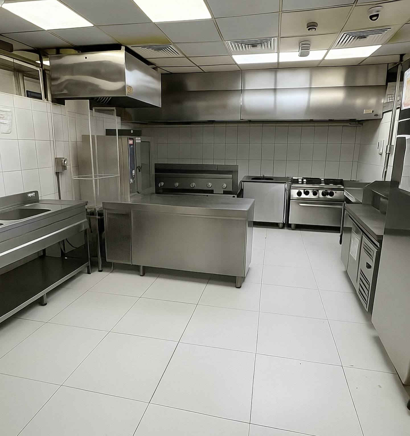 🔥 هل تفكر بفتح مشروع تجاري ؟
تجهيز مشروعك بشكل صحيح من البداية يوفر عليك الكثير من المال والأخطاء.
نحن نقدم خدمة تجهيز المطاعم، الكافيهات، الفنادق، المشافي، والمخابز من الصفر بخبرة أكثر من 13 سنة في مجال معدات وتجهيز المشاريع التجارية.
خدماتنا تشمل:
✔️ تصميم المكان والمطبخ أو القسم التجاري بطريقة احترافية
✔️ اختيار أفضل المعدات المناسبة للمشروع
✔️ توفير معدات عالية الجودة بأسعار مناسبة
✔️ ترتيب المكان لتسهيل العمل وتقليل التكاليف
إذا كنت تخطط لفتح:
🍽️ مطعم
☕ كافيه
🏨 فندق
🏥 مشفى
🥖 مخبز
تواصل معنا وسنساعدك في تجهيز مشروعك بالكامل بطريقة صحيحة واحترافية.
📩 راسلنا عبر الخاص لمعرفة التفاصيل.
*********** /  ***********
