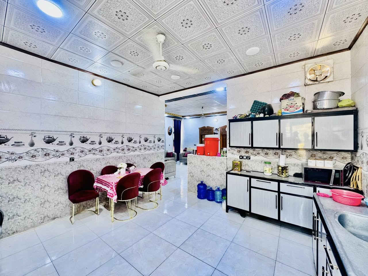 دار للبيع (مبادرة + نقد)
📍 النجف / مجمع بيتي
🏠 200م طابق واحد – طابو صرف

• غرفتين
• صالة
• مطبخ
• استقبال
• حمامين
• مكشوفة 2

💰 110 مليون
⚠️ مراوس فقط للبراكية نصر
استفسار 
***********
