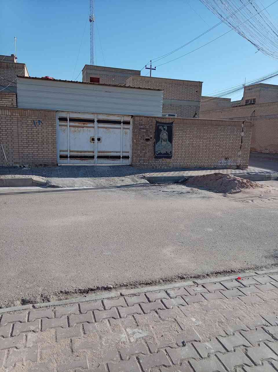 اللهم صلي على محمد وال محمد🤲 بيت للبيع مساحه 200/م طابق واحد دور مجلس محافظة طابو صرف مدار بسم المشتري البيت فارغ جاهز للسكن
للاستفسار//***********//واتساب 📲
