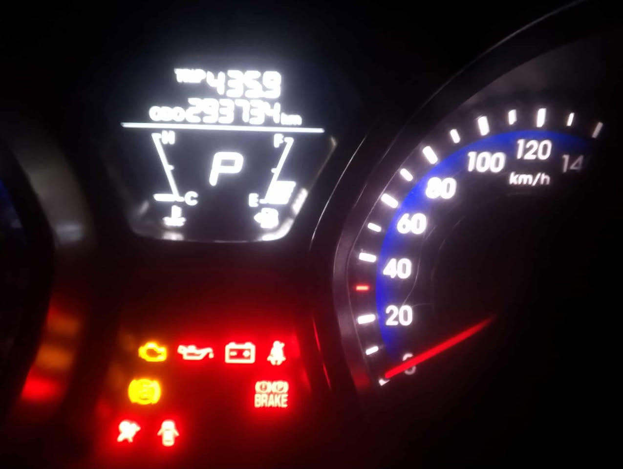 السلام عليكم للبيع أفانتي 2012 مكينه حجم 1600 مكفوله عده شبر بارد بالجاملغ الخلفي سنويتها وهزه جديده سنويتها لحد 2028  
سعر 88 ورقه 
مكانها بغداد الوزيريه 
للاتصال ***********
