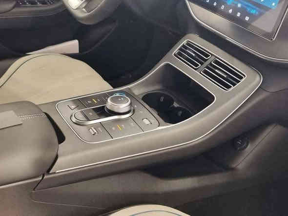 زيرو Destroyer BYD 05
انتباه ✨موديل 2025  وليس 24
سيارة سيدان مدمجة بنظام هايبرد PHEV 
تجمع بين محرك بنزين هايبرد   بلكن ومحرك كهربائي

أبرز المواصفات :

☜ بطارية ليثيوم فوسفات تدعم الشحن السريع
☜ شاشة دوّارة 12.8 إنش بنظام ملاحة وتحديثات OTA
☜ نظام صوتي بـ6 مكبرات صوت + ميزة الكاريوكي
☜ حساسات وكاميرا خلفية – مثبت سرعة – مقاعد جلد رياضي 
☜ تصميم خارجي عصري بمصابيح LED ومقصورة عازلة للصوت

 
المواصفات 
حساس خلفي 
شاشة دوارة 
كامراة خلفية دوارة 
اوتو هولد
هند بريك بصمه 
تشغيل السياره بصمه مع كارت دخول ذكي
مقاعد جلد 
لايت زينون 
لد نهاري LED
بك لايتLED
3انضمة للقيادة 
مانع تزحلق
مثبت سرعه 
تشغيل عن بعد 
شاشة ذكية تدعم جميع البرامج
 سعة الخزان 44لتر  اتمشيك 1046 كم 
مرقم بغداد كامل 👌 
***********
