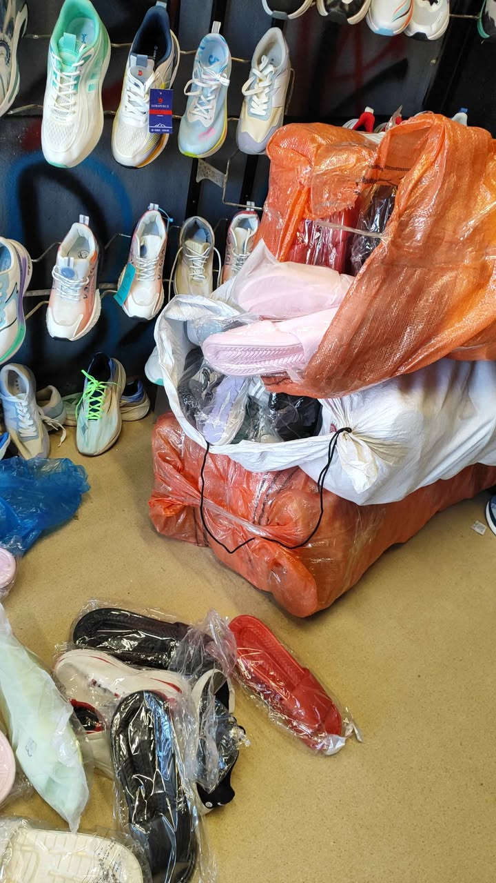 شوز ستور باله اوربي عنوان حي ميسان شارع مجمع الجوهره العرب مقابل الوافي اوربي السعار رجالي 11 بناتي 7 الف*********** النجف, العراق
