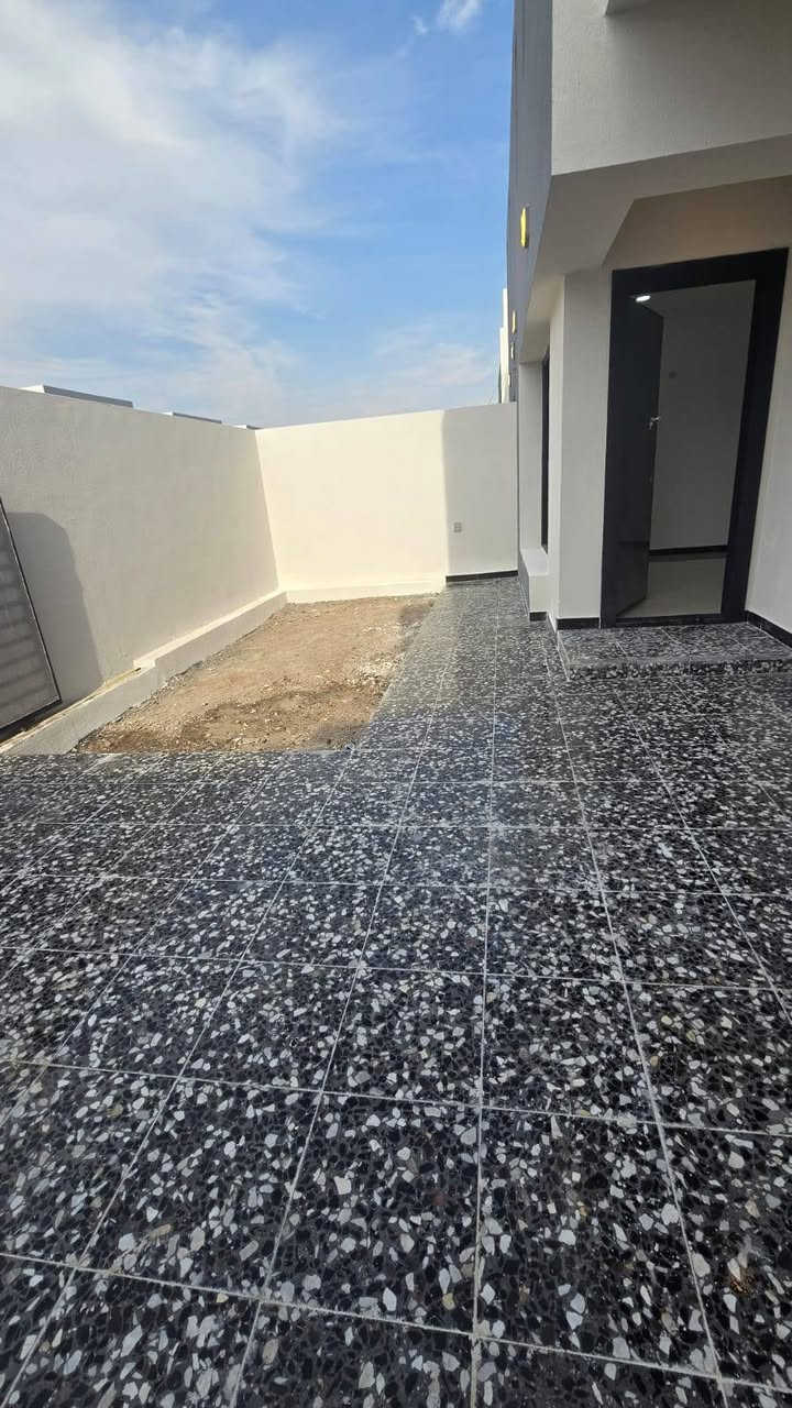 يتوفر وحدات سكنيه في مجمعات حوراء بغداد السكني
طابق وطابق ونصف وطابقين
قسط ونقدا
جاهز للسكن وغير جاهز 
يبعد عن جسر طابقين 12 كيلو 
للستفسار اكثر 
783 468 6502
