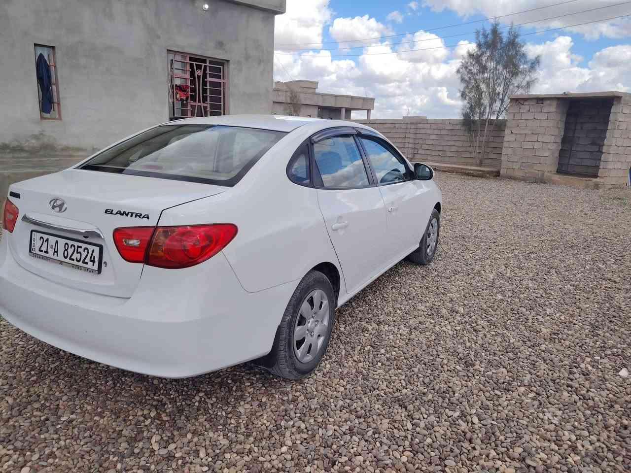 السلام عليكم للبيع سياره انترا موديل 2011 رقم سليمانيه سنويه لل 29 شرط التحويل وال وكاله سياره جديده مال جناي محرك دكشن عالي صدر مال الشركه لسعود جديد تايرات جدد بيه ضرر باب خلفي السايق وشويه على الهلال جوه قبق البانزين وموجود الفحص السعر 110 وبيه مجال الاتصال على الرقم ***********
