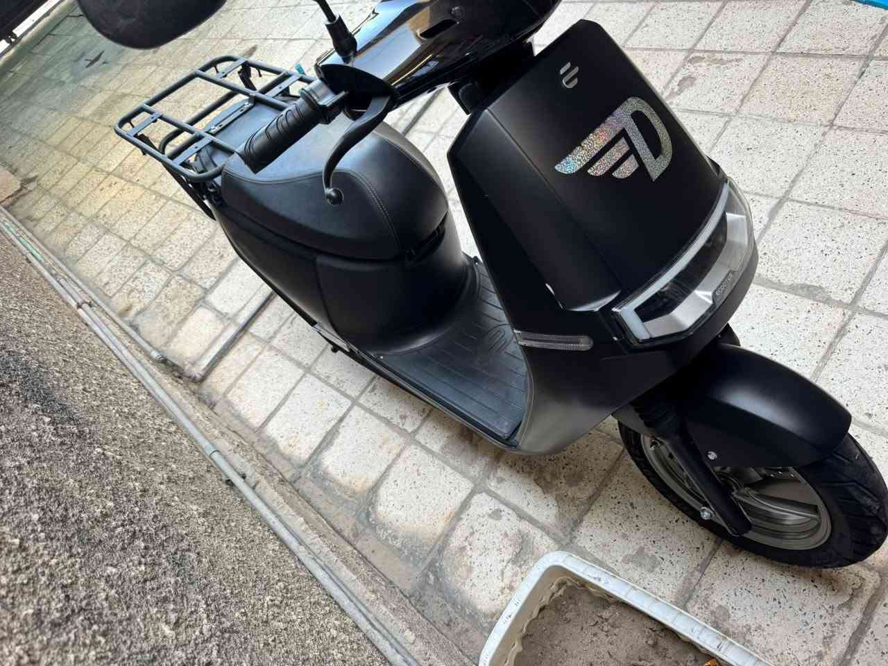 السلام عليكم دراجه شحن كوريه كوريه وليس صينيه كوريه افهم استيراد خاص يعني لا ملف ولا عقل بيهة قايش وكلجات يعني اتعاتب عليهة وحق الحسين بطاريه ليثيوم انسى تصرف شحن ابد الدراجه شيلهة وشمرهة بل مي وماعليهة شي ابد دراجه نضيفه جدا جدا ماشيه 21 الف سرعه 95 حقيقي 
السعر 1150 وبيهة مجال 
مكان بغداد المشتل 
***********
