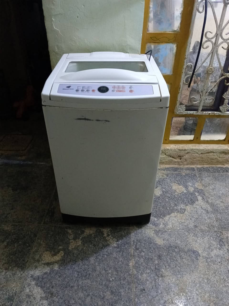 السلام عليكم غساله اوتماتيك نضيفه شغاله شرط الفحص بيه ضمان لان الغساله نضيفه السعر 150 
الرقم ***********
