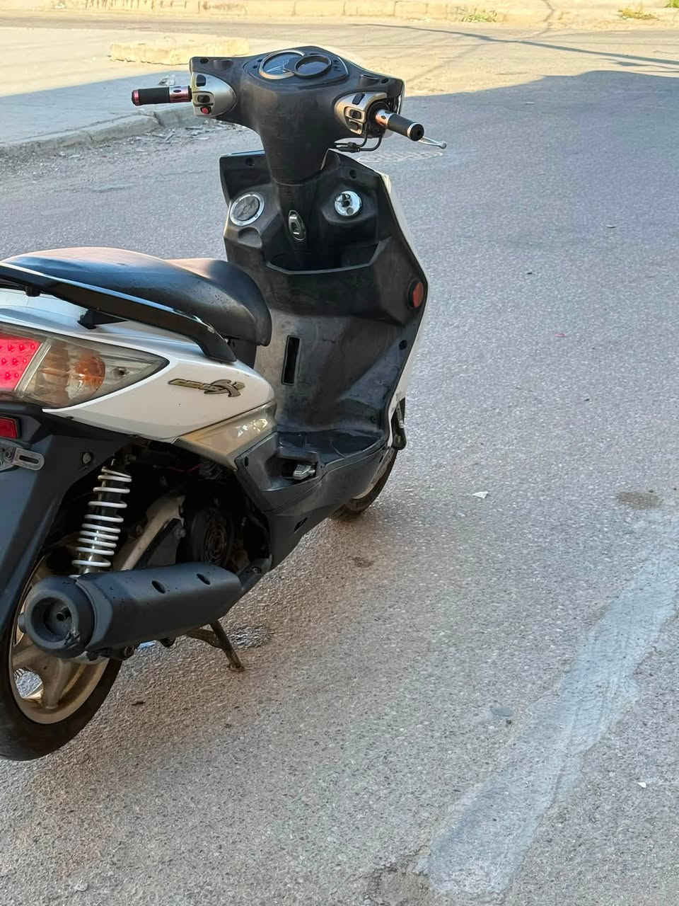 متاح سكنس فحل نوزل خطين طلاعات كولد موديل 2010 مكفول كفالة عامة ماشية 66الف  حقيقي مكينة خرسة شلعة معدل خير من الله كفراتهة بلادية كهربائياتهة شغالة سلف اشاير دبل اشارة لايت هورن سكنات دشبول شغال متغير ٣ الوان اوراقها موجودة بغداد البياع ***********سعرها 800بيها زوج تايرات جدد
