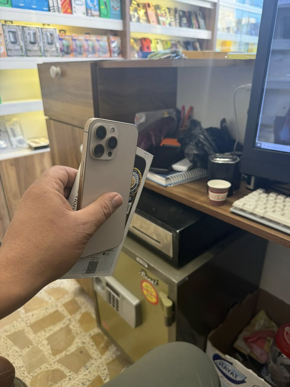 ١٦ برو ماكس باتري ٨٨ 
٢٥٦ 
ضمان وكالة abm 
بيع او مراوس ١٣٠٠
مكاني بغداد 
***********
