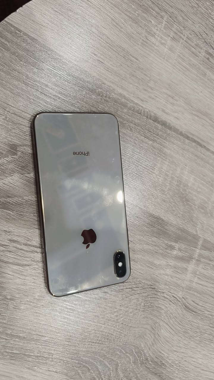 ايفون اكس ماكس للبيع شخط مابي ونضيف بطارية 100 
السعر خاص او مراوس عادي العنوان نجف ***********
