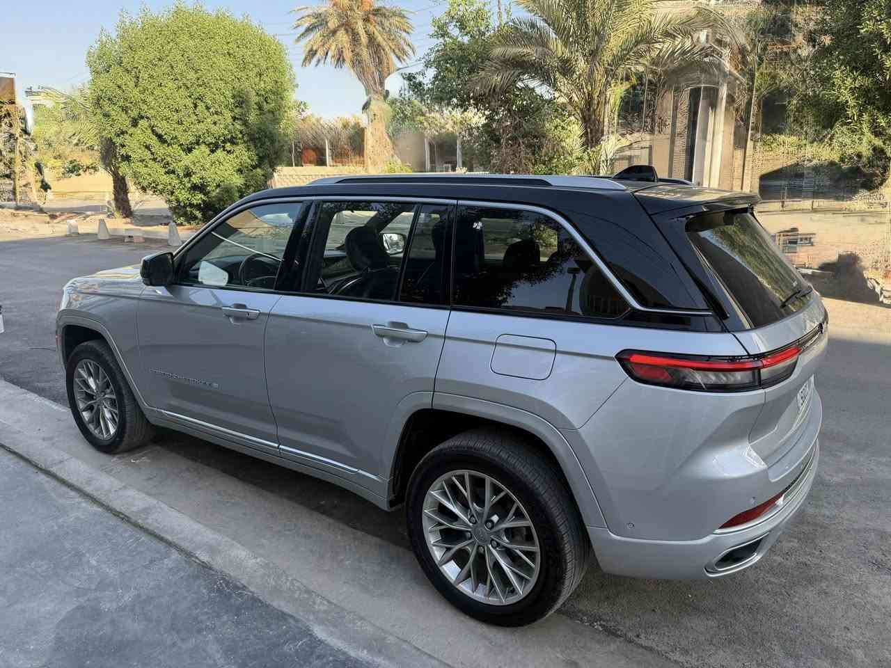 جيب شيروكي سومت
الموديل 2023 وارد أمريكي  
محرك 6 سلندر
المواصفات
دبل لوي تجي المرغوب مو جوبلسات ونادر يجي بالسومت لوي 
قياده ذاتيه بالمنعطفات 
رادرات اماميه وجانبيه وجميع أنحاء السياره 
مانع تصادم تحذير 
نظام الرؤية الليليه ناظور بالشباك الامامي 
تحذير الخروج عن المسار 
نظام تحذير بالتقاطعات 
داتو شو عرض المعلومات على الجامه الاماميه 
أناره محيطيه بالأبواب والدشبول والارضيه تحكم بالالوان 
شاحن واير لس 
تحكم وضعيات الكشنات الاماميه بحركات متنوعه 
مساج الكشنات الاماميه مع ذاكرة تحكم خزن وضعية الجلوس 
تحكم في اتجاهات ستيرن او مقود السائق كهربائياً 
مواصفات المرايا الجانبيه شفط مع إنارة ترحيب مع كاميرا مع رادار 
التحكم بالمرايا الجانبيه عند الرجوع للخلف تنطوي إلى الاسفل اوتماتيكي 
انارة ترحيب من جميع اجزاء السياره عند الاقتراب 
الكشنات الأمامية تدفئة تبريد 
الكشنات الخلفيه تدفئة 
المقود تدفئة الستيرن 
بانوراما على طول السياره 
بصمة وتشغيل عن بعد 
الصندوق الخلفي يفتح عند بعد
الصندوق الخلفي يفتح مع حركة فتح القدم 
كامرا للمرات الداخلية 
٥كامرات ٣٦٠ درجه 
بخاخات ماء تنظيف الكامرات 
لايتات زنون وبروجكترات زنون بلادي 
بردات الأبواب الخلفيه بلادي 
انارة داخلية متعددة الألوان
مكيف خلفي مع وحدة تحكم منفصلة 
مانع تصادم خلفي 
شاشة كبيرة مع كار بلي
تنبيه أطارت وباقي الأعطال 
التحكم في الاستطاف 
٣شاشات  شاشة السائق مع شاشة الدشبول مع شاشة فوق الچكمچه لعرض الفيديوهات وتشغيل الألعاب 
الصراحه هوايه بيها مواصفات وراح يطول الشرح 
السياره كلين تايتل ضررها طلقات 3بالجهه عكس السايق
رقمها بغداد مميز 
٥ راكب
السعر ٤١٠٠٠ دولار نهائي 
*********** ابو عبدالله
