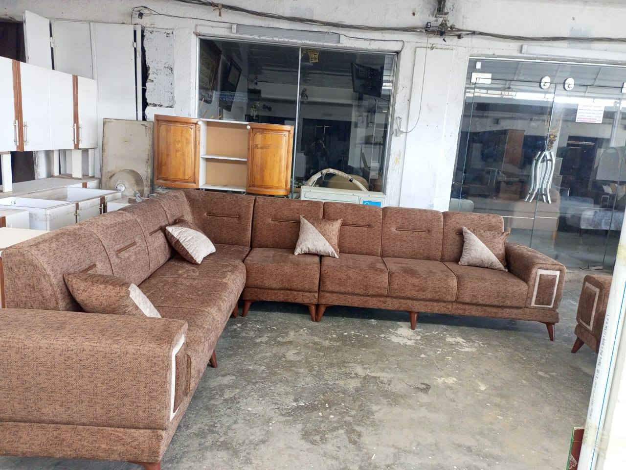 من رخصة ألادمن
ديوان ١٠ مقاعد كورنر موديل جكليته
طول ٧متر فره حرف L تفصال خشب بلوك اسود كله ١٨ سمك
سفنج مضغوط مميز أول مع طبقه دللوب طبي قماش كتان ناعم مودرن نظام تركي لون جوزي مع الكوشات مطعم ب أوف وايت جديد صور من معمل استفسار *********** متوفر واتساب
