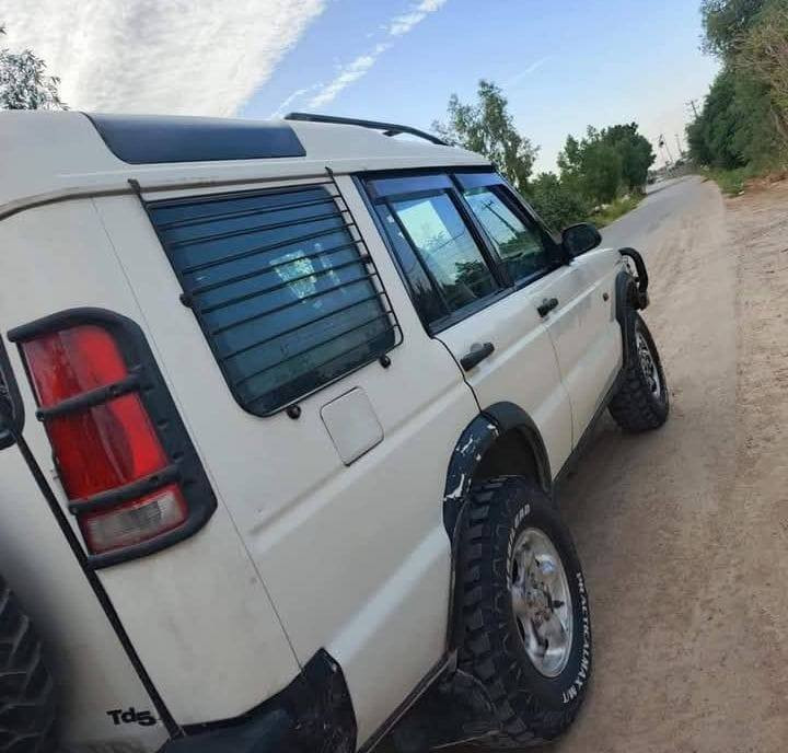 السلام عليكم لاند روفر دسكفري موديل 2001 رقم بغداد باسمي انكليزي مكينه گاز 4سلندر  كير عادي فورويل دعاميه ولويات ARBونج سحب تخم تاير جبلي السعر 100 وبيها مجال مكاني واسط العزيزيه رقم..***********
