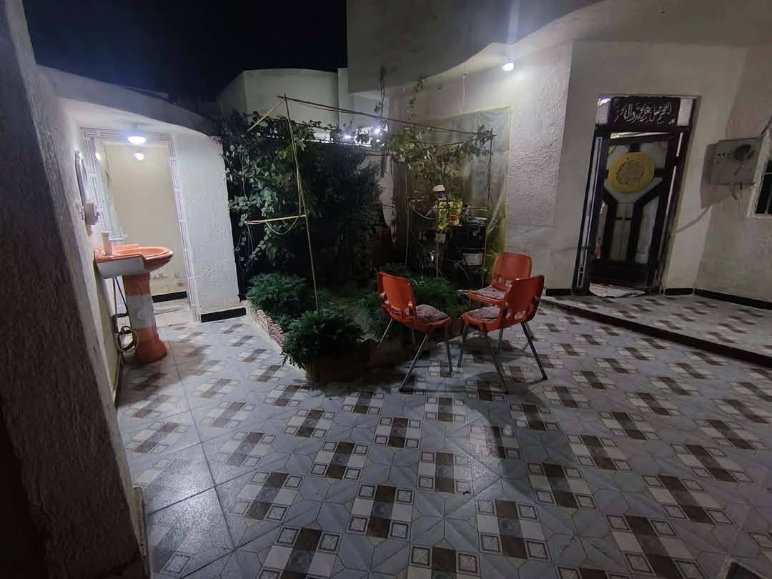 بيت البيع كوت حي الحكيم شارع زرزور
بيت جديد وجاهز السكن مساحه 160متر غرفتين وصاله ومطبخ وستقبال صحيات داخليه خارجيه مرقم من قسم البلديه سعر 40بي مجال ستفسار ***********
