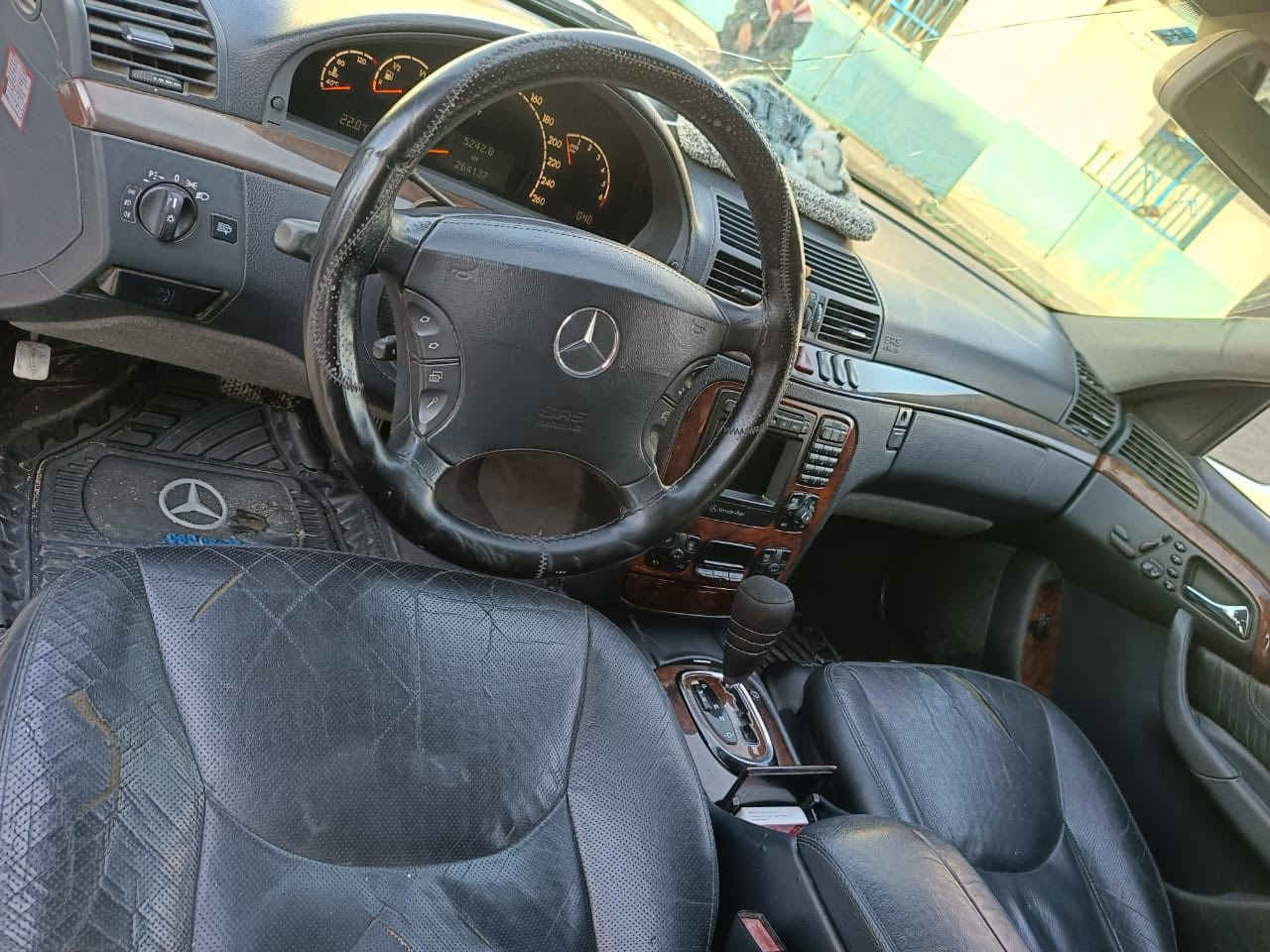 حجم /500 مكينه /8/سلندر
رقم كركوك قرار 48 وكافه فقط
مكاني النجف
سيارة فول مواصفات معدا بردات جانبيه 
تبريد خلفي
كشنات تدفئه تبريد 
حساسات خلفي امامي 
رقم موبايل //***********
