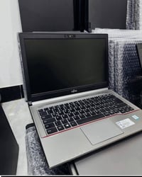لابتوب فوجيتسو ياباني معالج i5 جيل سادس  رام 8 كيكا DDR4 هارد 256 SSD ...