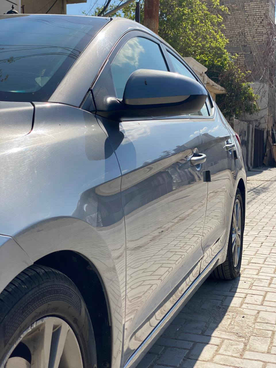 السلام عليكم النترا وارد امريكي لون فيلي موديل 2017 رقم بغداد انكليزي بأسمي شخصيا تايرات جديدة ميكانيكيات جديدة كفاله مكينه وكير مكفولات من الفتح السيارة بدون ايرباك بجم كبس حادثها قبق الصندوق ونص الجاملغ الخلفي وبيها 3 قطع صبغ من امريكا موصفاتها نص فول داخل لونين فول تحكم سترين 3 انضمه قيادة كامرة دوارة شاشة جبيرة صندوق كهرباء 
مكاني بغداد البياع سعرها 112 وبيها مجال بسيط 
***********
