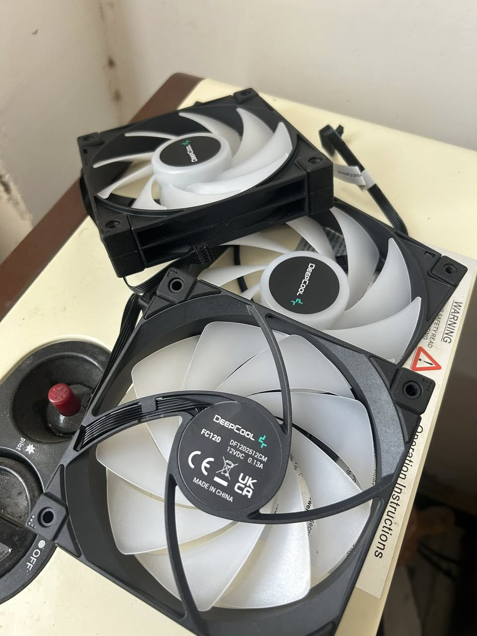 للبيع: طقم مراوح DeepCool FC120 (3 قطع) • الموديل: DeepCool FC120 ARGB. • الحالة: ممتازة (نظيفة ومع كامل ملحقاتها والكرتون).￼ سعر 50￼ للتواصل ***********
￼ ***********‏
