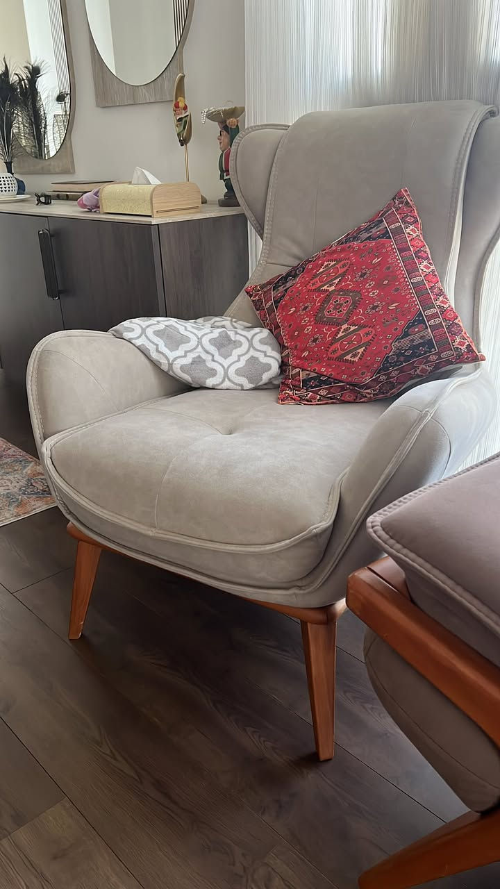 طخم للبيع عنوان اربيل عشر مقاعد بس رجل من قنفه تتركب ما عيب استفسار اتصلو او ارسلو وتساب***********
