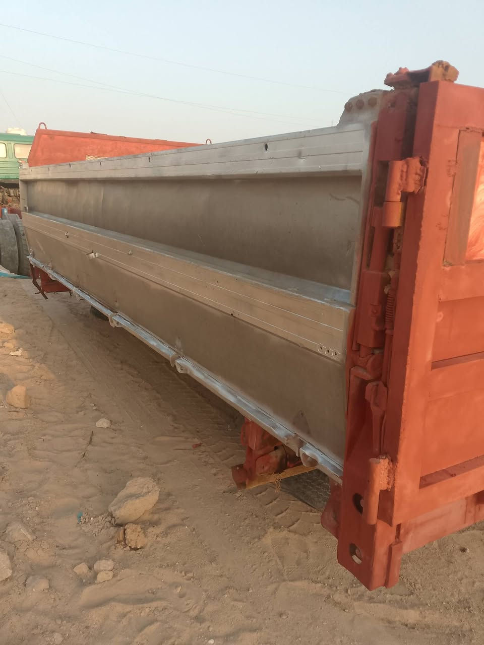 بدي فافون طوله خمسه وربع مكانه البصره للبيع أو مراوس بدي مربع استفسار ***********
