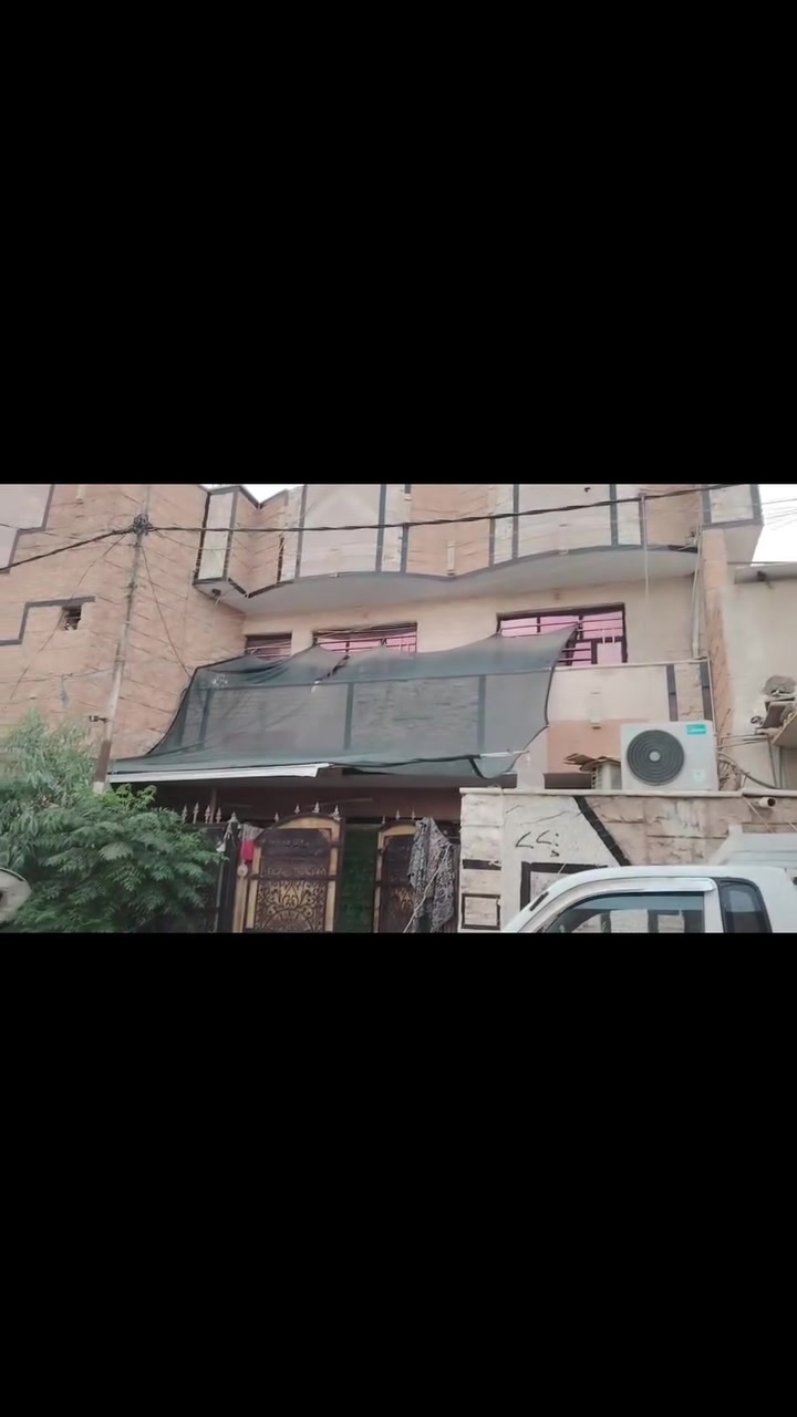 سلام عليكم بيت تجاري شارع ابو علي  مقابل جامع الحمزه المساحه 170متر مع محلات طابو زراعي سند ٢٥  السعر ٢٦٠ وبيه مجال بسيط  ***********
