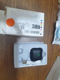 سماعات ابل • ازرق ابيض • جراب جلد