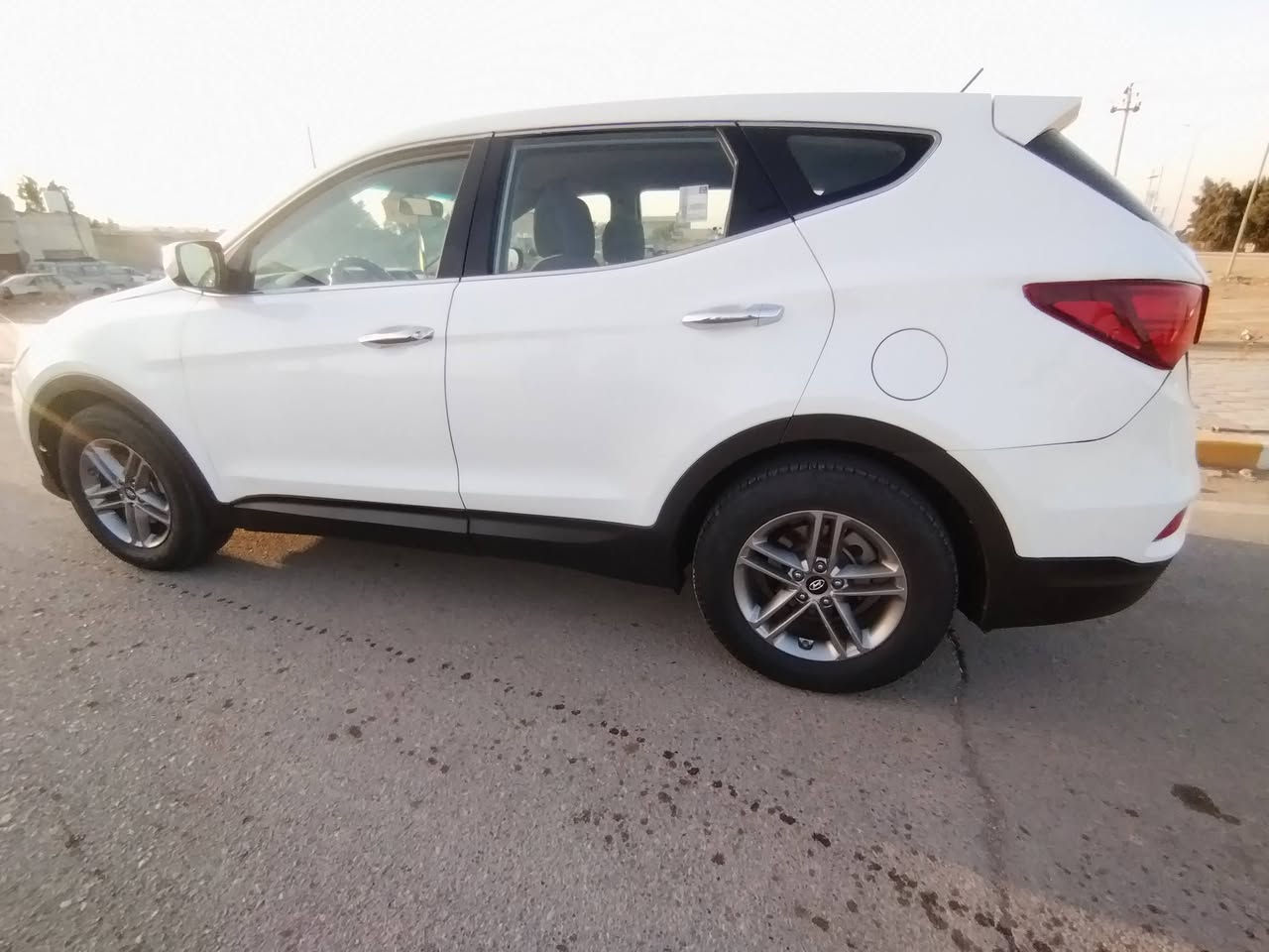 السلام عليكم سنتافي موديل2018وارد امريكي مكينه اربعه سلندر بيهه قطه صبغ جاملغ امامي جهت سايق مرشوش وقبق جنطه بلادي  مبدل شاشه لمس جبيره بلاد تخم تاير جديد حداديه جديده كير ومكينه مكفولات رقم اربيل تحويل ثاني يوم سنويه ل29 *********** السعر 155وبيهه مجال غليل عنوان واسط الحفريه
