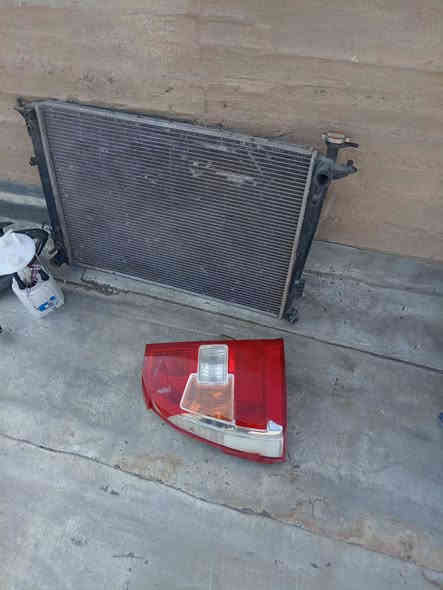 السلام عليكم
اغراض سنتافي ٢٠١١ و٢٠١٢ كلش نظيفه 
***********
