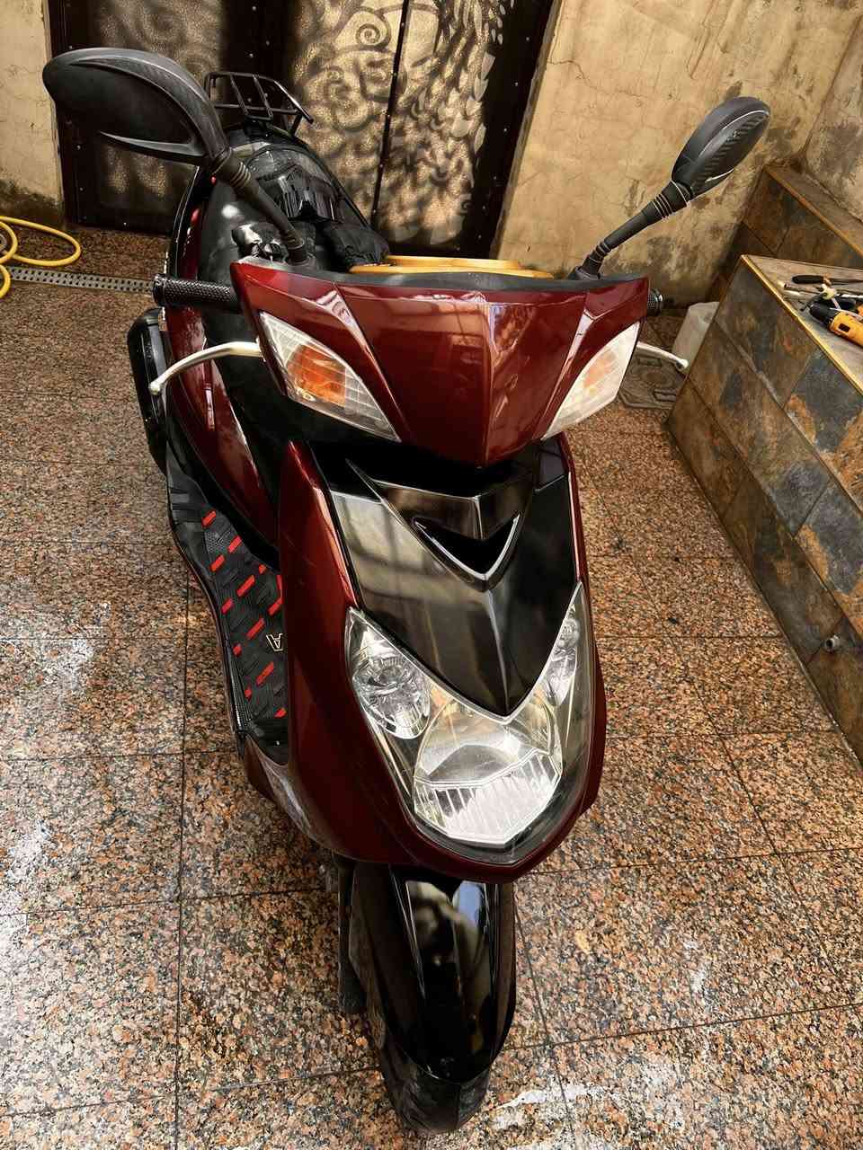 سلام عليكم دراجه سكنس فحل لبيع نوع كابريته الدراجه مامتعوبه الدهن الي اديره كله موتل كامله من اي نقص بيهه حساس كلبه كفرات مختم وبيهه منفيس دخول الدراجه اصوليه وكلشي شغال بيهه وغراض الي وياهه من اشتريتهه ليهسه مو جوده وياهه جف ونضاره وقناع ومرايات وياه كاعيه عله شرط تاخذهه بدون اي نقص مكاني بغدادالحريه سعر ٧٢٥للتواصل ***********واتس
