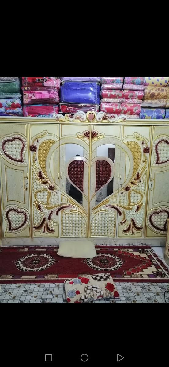 السلام عليكم غرفه اللبيع خت الجديده ابيع بيع مستعجل سعر650وبيها مجال الكومديات والزاويه موجوده وهاذ رقمي***********بي وتساب
