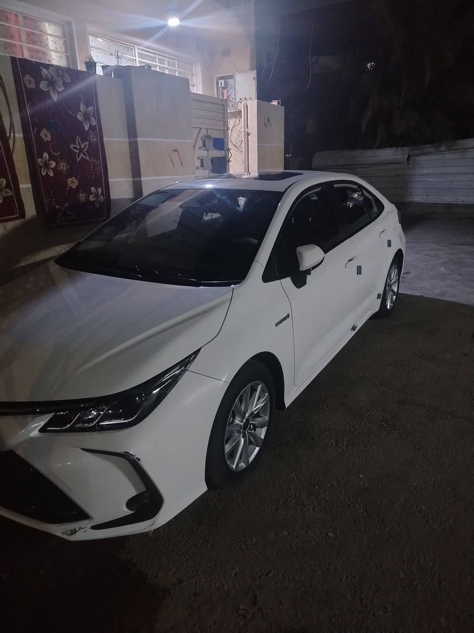 السلام عليكم 
كورلا هايبرد صيني موديل 2024 علامه ماشيه 31000 السياره بيه طخه موضحه بالصور عله كده نصبغ الباقي تمام بدون بارد ولا طعجات السياره مستلمه عله ايدي من الزيرو دهن موتل وبانزين محسن مغلفه الدعاميات بيهن شخوط بسيطه واضحه بالصور السعر 143 وبيه مجال السياره نضيفه جدا من الداخل والخارج ارضيات الشركه ما مشدوده ***********
