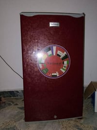 ثلاجه للبيع نضيفه وتبريدها ثلج ب75 مكانها بغداد 07735398683