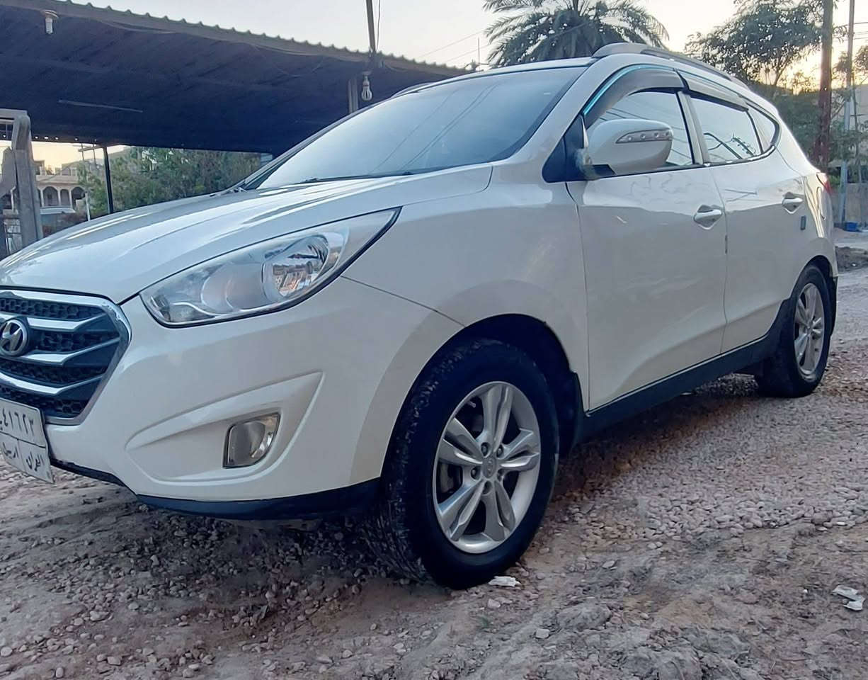 توكسان موديل2011
السيارة كاملة مكينه مكفولة وحدادية جديده وكير مكفول السيارة بيها اماكن صبغ السعر 135$ مع المجال

 و رقمها اربيل والسيارة نظيفه وحلوة مال جناي
مكاني الديوانيه

 للاستفسار 

***********
