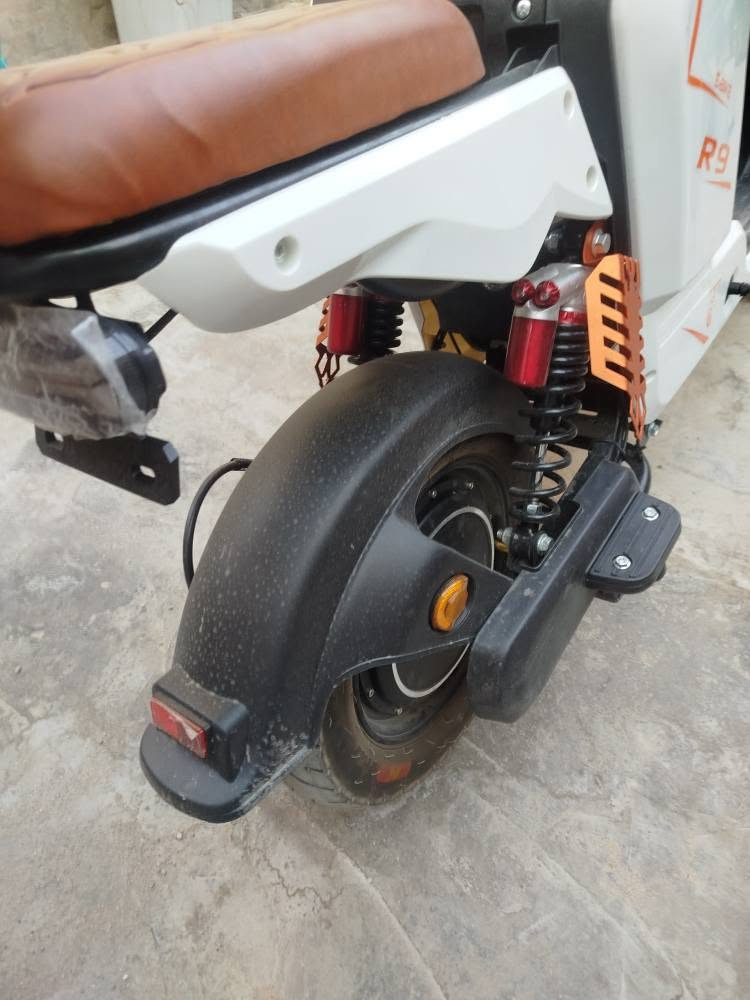 دراجه شحن R9 جديده قبل اسبوع اشتريته 
ما مستعمله بعدهي بلجيس 
يجي وياه خوذه ونظاره

لسعر 550 الف وبيه مجال 

العنوان الموفقيه 
الهاتف :*********** البصرة, العراق
