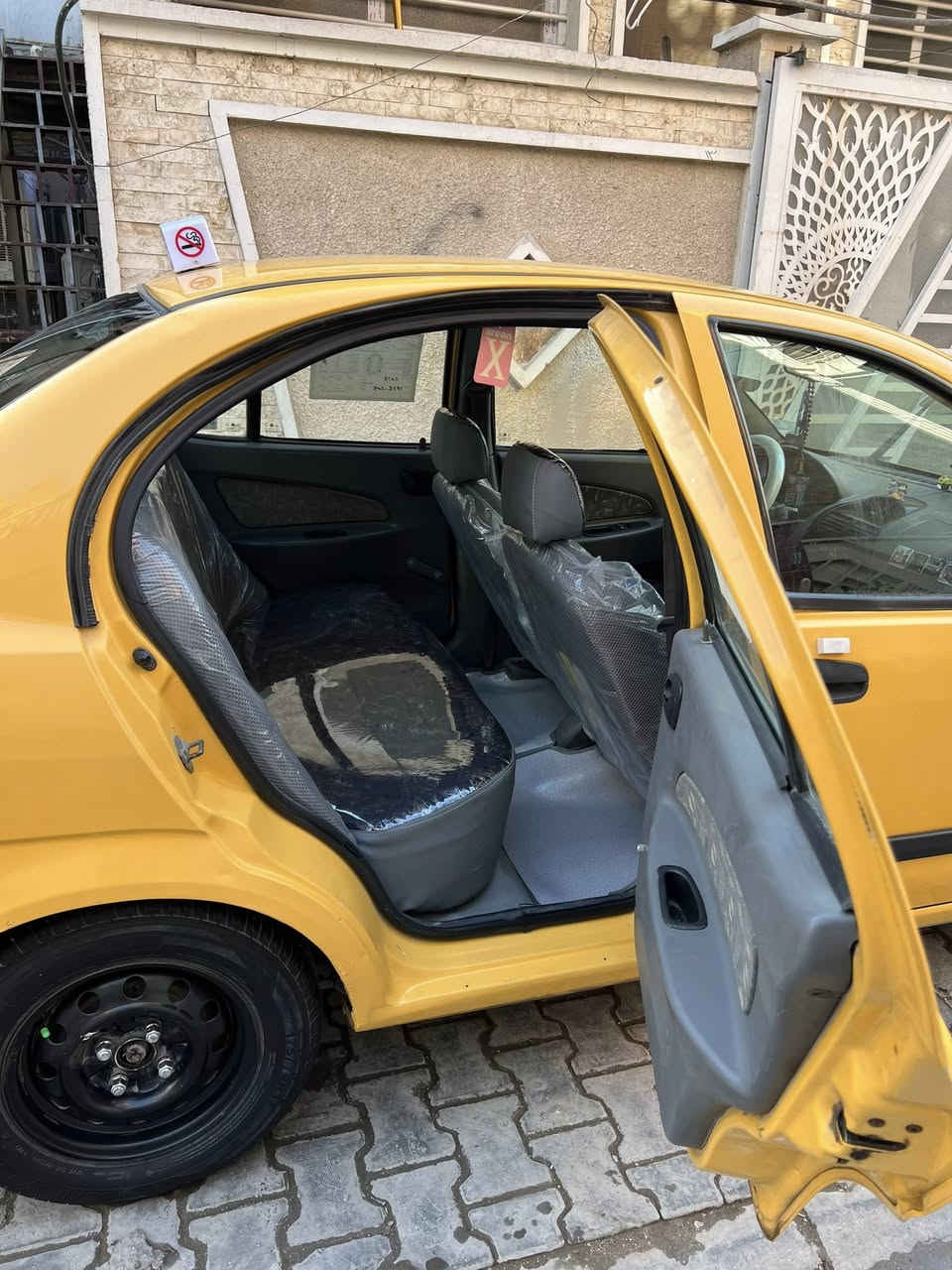 سلام عليكم طيبه موديل 2015سياره حلوه جاهزه من كلشي صدر جديد دوشمه ارضه سفريات تخم تاير جديد  بوربرنات خلفيه إماميه جدد السياره مكفوله كفاله عامه نقصه بس كمبريسر تبريد  سعر ٤٥وبيه مجال حك الجيه شي قليل مكان السياره حي القاهره رقم ***********
