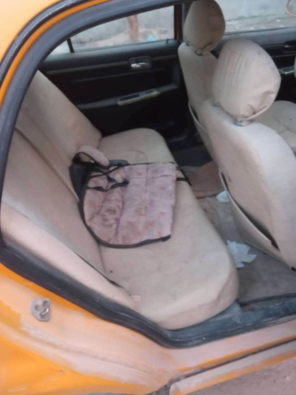 سلام عليكم سياره سي كي للبيع
محرك لا تبخير ولا تنقيص ما صار فتره من مجفت
 كير جديد حاويه 
حداديه جديه هسه مسويه 
ابيع بدون سنويه 
سعرها مليونين
مكاني نجف
***********
