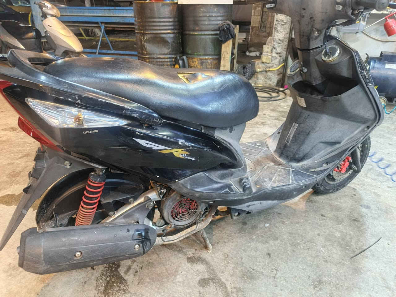 للبيع ثعلب جديده مال رمبه 
كفاله عامه 
ختم واحد كل الكفرات ختم حته السوادات 
ولمازدات ولاشاير ختم واحد 
صار ٤ ايام نزلتها رمبه 
المكان الاعظميه 
 ماخذها مليون و١٥٠ 
وهسه رايدها ب 800
***********
