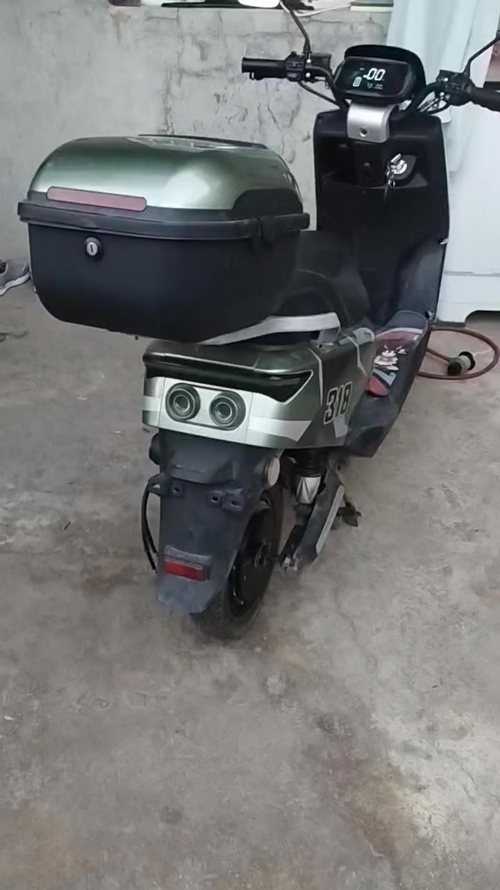 للبيع فقط  318 حديث موديل 2025 بطاريات 6 دبل انضاف  ملف 2000 سرعه 99 اربع نمر  لايت أشاير هورن كلو شغال مابيه اي عطل الشحنه الوحده من 40الى 50 كيلو نضافه فول نضيف  مطور بل واقع احلا من الصور السعر 550 وأبيه مجال مكاني موصل حي سومر  *********** بيه واتساب
