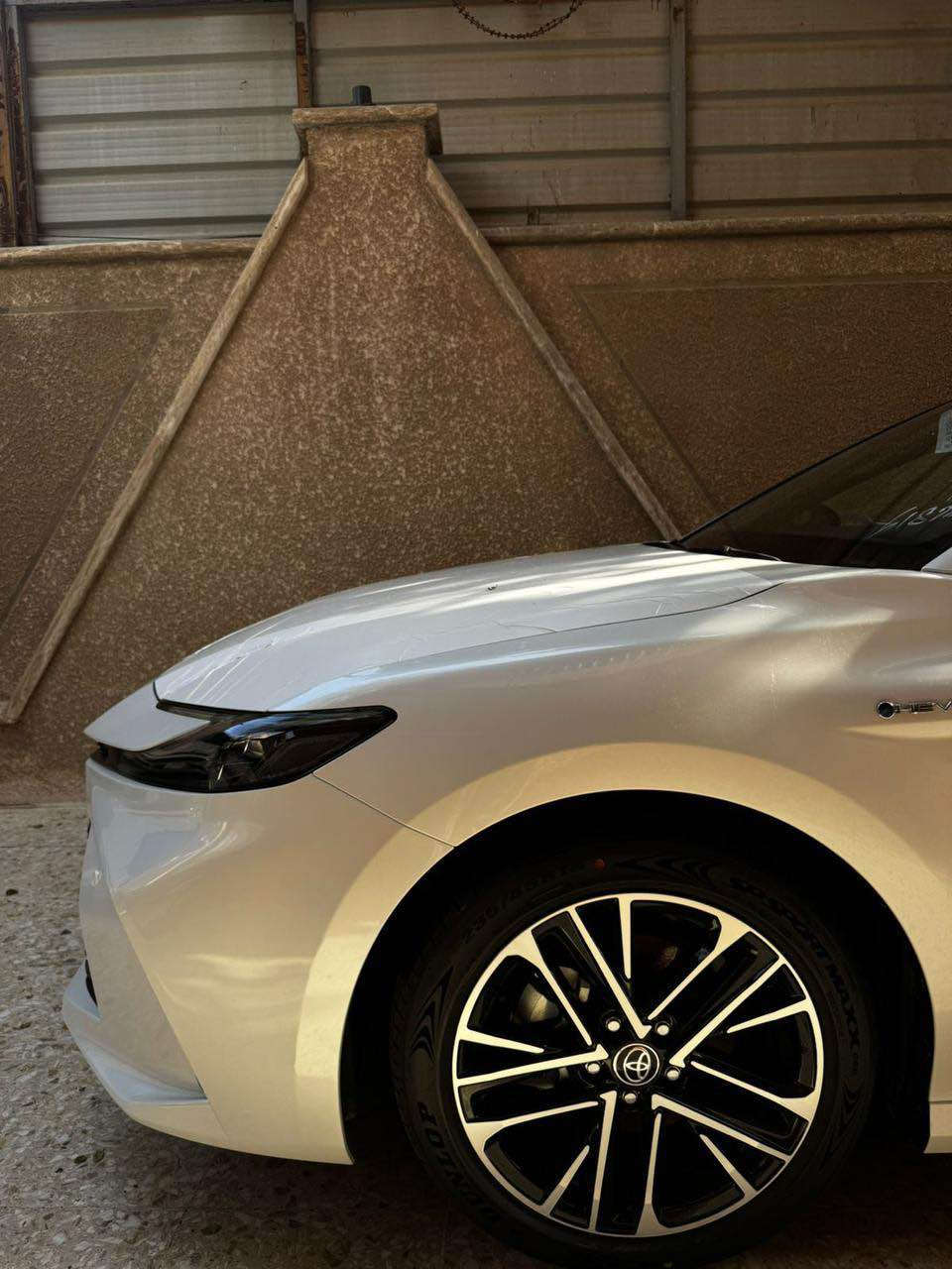 السلام عليكم
🚗🔥 للبيع Toyota Camry 2025 LE بانوراما 🔥🚗  

  السيارة زيرو وكالة عبد اللطيف  💎  

🔷 الموديل: 2025  
🔷 النوع: Camry LE  
🔷 الفتحة: بانوراما 🌤️  
🔷 الممشى: زيرو تقريباً  
🔷 الترقيم: مرقمة كامل 📄  
🔷 الأرضيات: أرضيات بالصندوك ومفروشث ارضيات ربل١٠٠$ 
🔷 المحرك: 2.5 لتر اقتصادي بالوقود ⛽  
🔷 الدفع: أمامي (FWD)  
🔷 الكاميرا: كاميرا خلفية 📷  
🔷 الشاشة: شاشة وسطية مع Apple CarPlay و Android Auto 📱  
🔷 التحكم بالمقود: أزرار تحكم على الستيرن 🎛️  
🔷 مثبت سرعة  
🔷 حساسات  
🔷 بصمة تشغيل 🔑  
🔷 تكييف ممتاز ثنائي 🌬️  
🔷 وسائد هوائية متعددة  
🔷 نظام أمان Toyota Safety Sense 🛡️  
🔷بردة خلفية كهرباء
⚠️ ملاحظة: 
السيارة تحتوي على دوشمة كراسي وارضيات
السعر : 30000$ وبيها مجال بسيط
📩 للتواصل خاص او الرقم *********** بغداد, العراق
