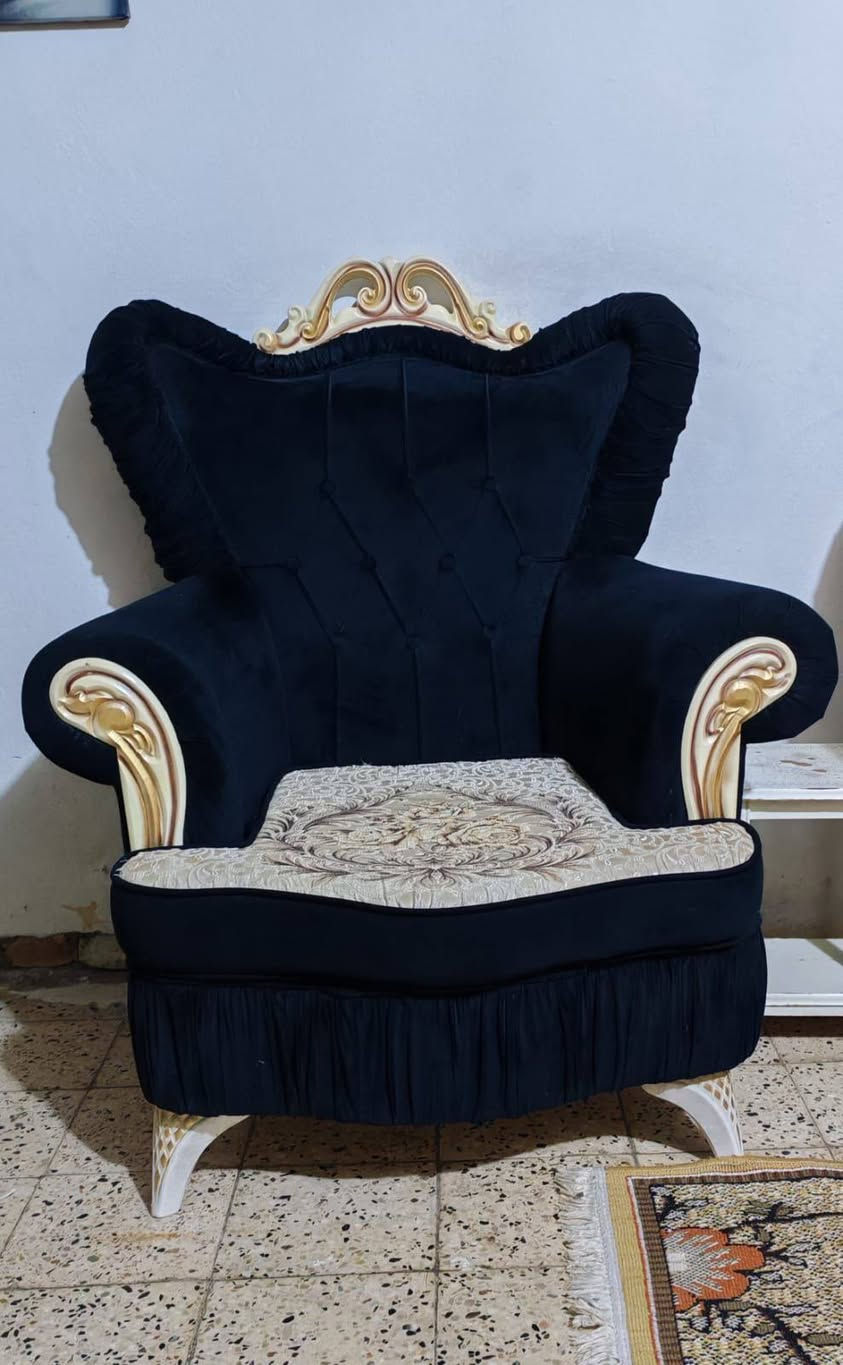 السلام عليكم غراض للبيع تخم ١٠ مقاعد توصا قوي نضيف السعر ب ٦٥٠ بلازمه ٣٢ السعر ب ٧٥ مجمده السعر ١٥٠ للاستفسار وياا صاحب الغراض على هذا الرقم ***********
