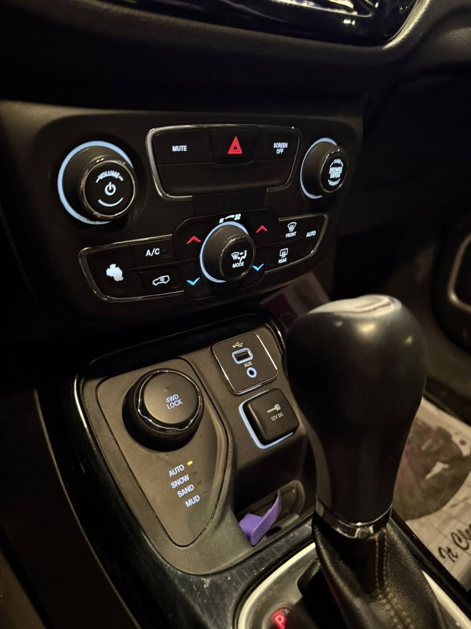 𝑱𝑬𝑬𝑷  𝑪𝑶𝑴𝑷𝑨𝑺𝑺  𝑳𝑨𝑻𝑰𝑻𝑼𝑫𝑬   𝑨𝑾𝑫‏
‏4x4
موديل2018
دبل اكسل

⭕️حادثها سخيف طخه بدعاميه الاماميه بامريكا مثل ماموضح بصور والجنطه بالعراق ممصلحه ⭕️

ماشيه٦٦ الف ميل

بصمة
تشغيل عن بعد 
رادار امامي و خلفي وجانبي
صندوق شفت 
تبريد قطعتين
كشن جلد
كشن تدفئة 
ستيرن تدفئة
كشن كهربائي 
شاشة كبيرة
نظام GPS
شحن موبايل وايرليس
تحكمات ستيرن
تحديد مسار
تثبيت سرعة

🪫
السعر :136 وبيها مجال
للاستفسار ***********
