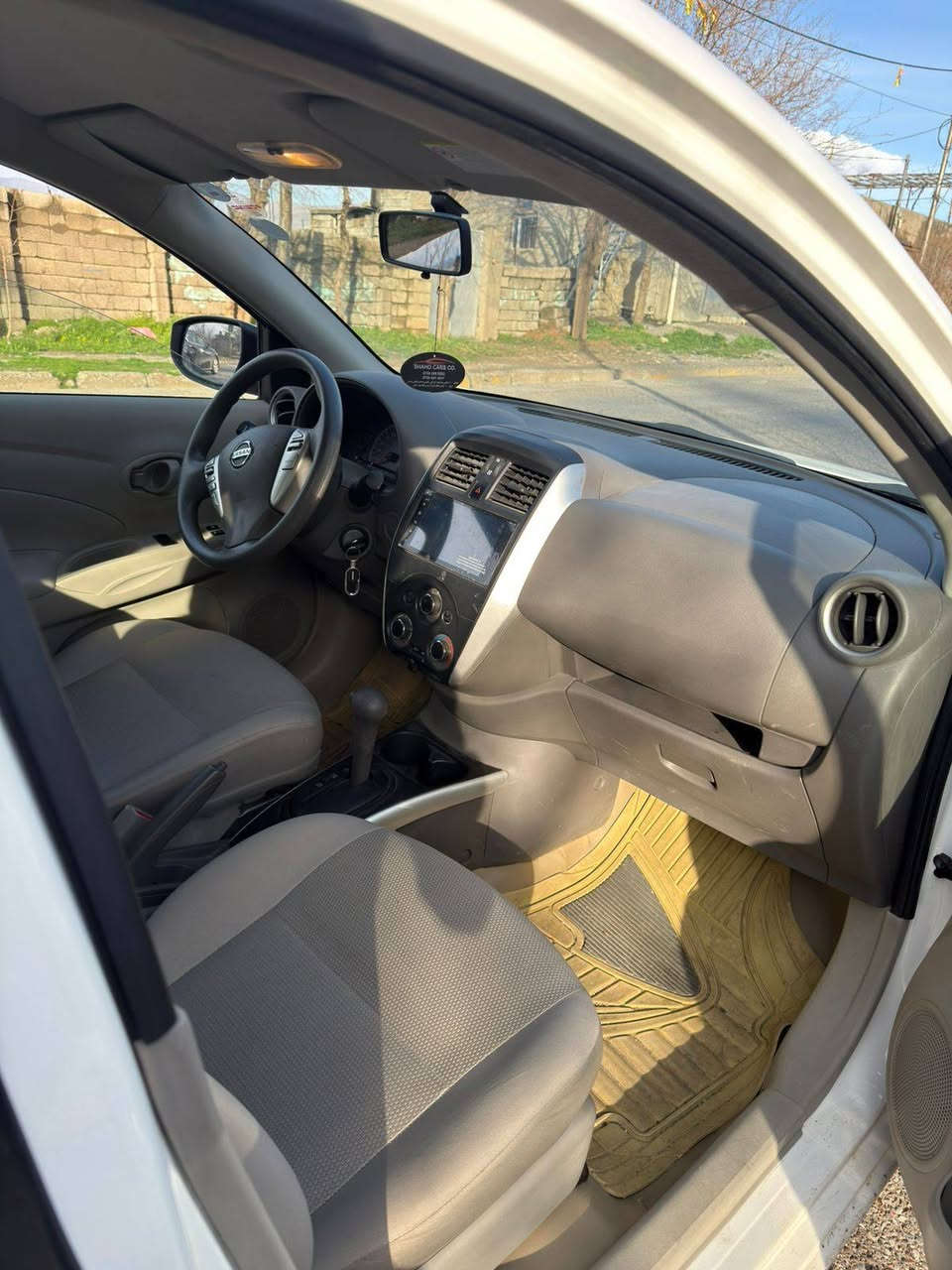 بسم الله الرحمن الرحيم
نيسان صني  رقم اربيل موديل ٢٠٢٤ مكفول من دعامية الى دعامية من كل شي  لا شخط ولا بارد ولا حالوب ولا نقطة حجر  ماشية ٥٠ الف  فول ١/١ تبريد قطعتين تحكمات استيرن طرفين ٢ كيج شاشة بلادية   ٤ اطارات شركة عليها ويل اكروم  و الاسبير منازل كاميرا وحساسات بوجكتر  جناح خلفي كير ومحرك برغي ممفتوح داخل اصفر 

ملاحظة السيارة بوضع الوكالة من كل شي

مكان السيارة / اربيل 
للتواصل والسعر / الاتصال 
 *********** + واتساب
