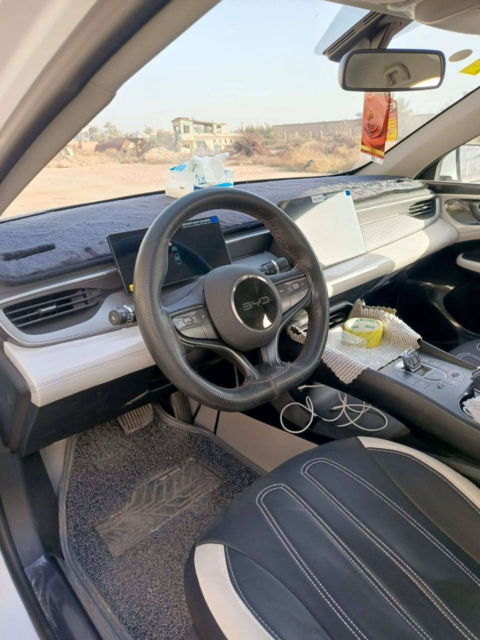 للبيع بعدهي زيرو سياره متصرف عليها دينار سياره مجلده وكامله سعر ١٩٥٠٠ ***********او ***********
