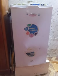 ثلاجه  كلش نظيفه ولا مصلحه  وتجميد فول  بس محتاجه غاز السعر 50  078017...