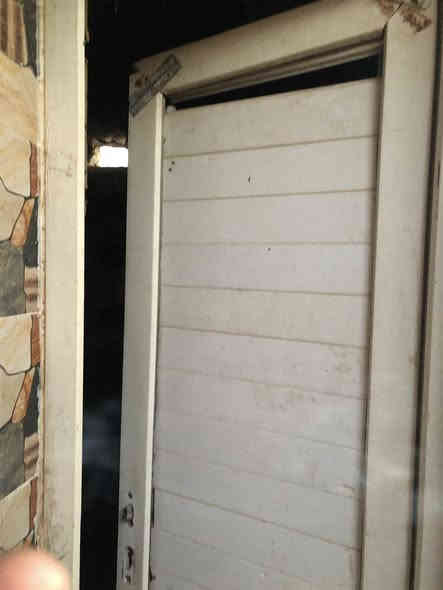 السلام عليكم عندي قراض مستخدمه سقفيه حديد وثلث توانكي ومقسله وكيزر وحديد فوك الباب الحوش وباب حوش وبوب بلاستك البيع وبيع مستعجل المكان الحي العسكري رقم الهاتف والخاص مفتوح *********** ابيع شلع 500 وبيهن مجال الشراي
