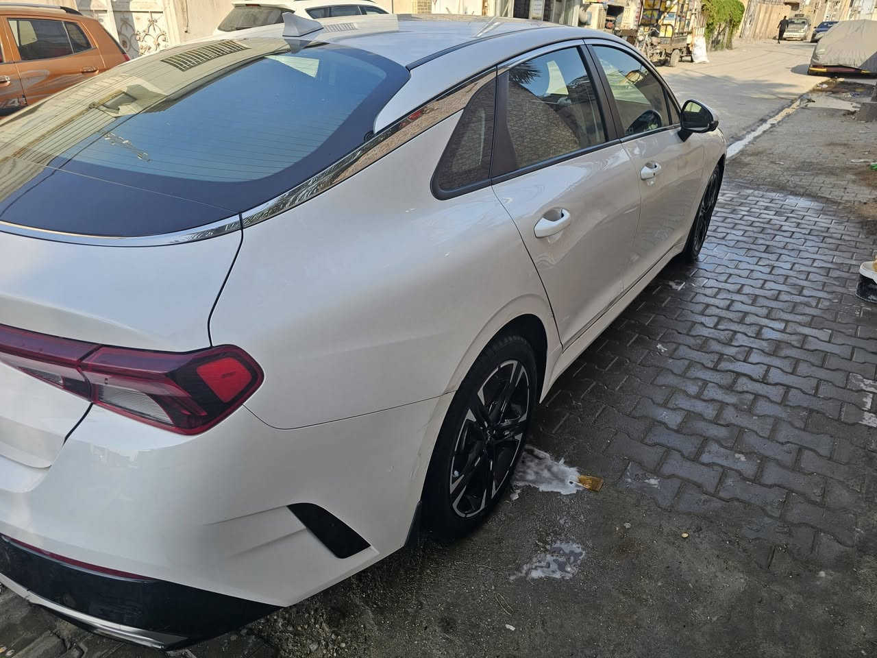 كي ٥ موديل ٢٠٢٢ رقم اربيل لون ابيض رادار امامي وجانبي 
تشغيل عن بعد
 توقف ذاتي 
قيادة ذاتية 
ماشية ٢٨ الف مايل 
جاملغ الامامي تبديل والباب مصبوغة 
وارد امريكي محرك ١٦٠٠ تيربو 
السعر ١٧٠ وبيه مجال تعال شوف السيارة وتدلل
السيارة موجودة بالنجف 
***********
