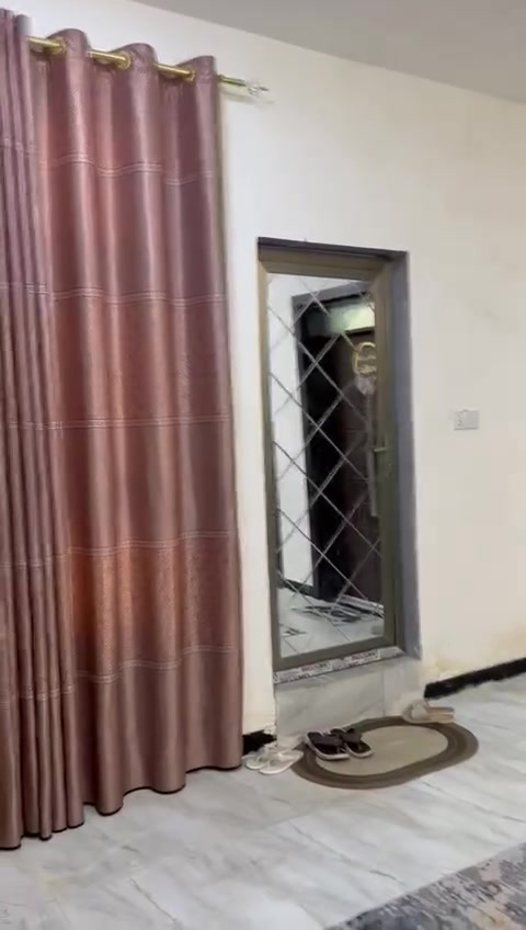 /// على بركة الله ///
بيت زراعي  للبيع 
المساحة/ ١٧٠متر 
التفاصيل/ طابقين 
الطابق الاول/غرفتين نوم  واستقبال ومطبخ وصحيات وصالةوكراج
الطابق الثاني/ ٤غرف نوم وصحيات وصالةوبيتونة وسطح
الخدمات كاملة/ تبليط ومجاري وماء  كهرباء
العنوان /الزعفرانية. الاربع شوارع .خلف افران الحلفي .كاع علي مكلف
السعر ١٩٥مليون قابل للتفاوض
للاستفسار مراجعة مكتب دلالية المصطفى للعقار الزعفرانية الاربع شوارع خلف ماركت اللؤلؤة مجاور أسواق القبس اوالاتصال او مراسلة واتس اب ***********او***********


**إذا كنت صاحب هذا الإعلان وتريد حذفه لأي سبب، رجاءا أرسل رسالة إلى الدعم الفني**