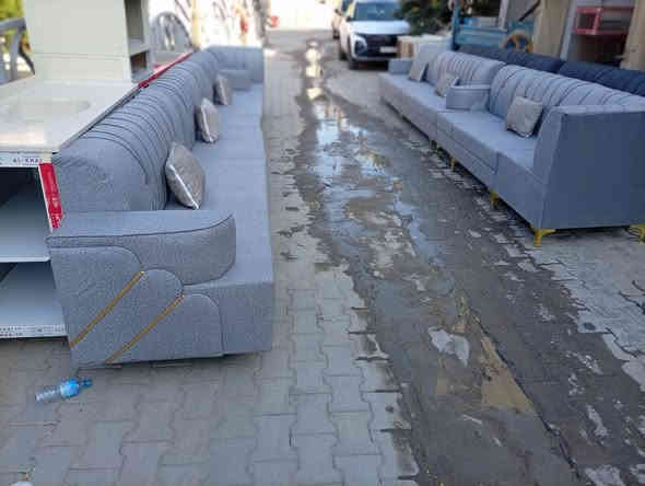 للبيع دواوين جديد موجود ١٠ مقاعد و 20مقعد توفر الرصاصي من جديد العنوان مقابيل  البطاقه الوطنية الاتصال ***********
