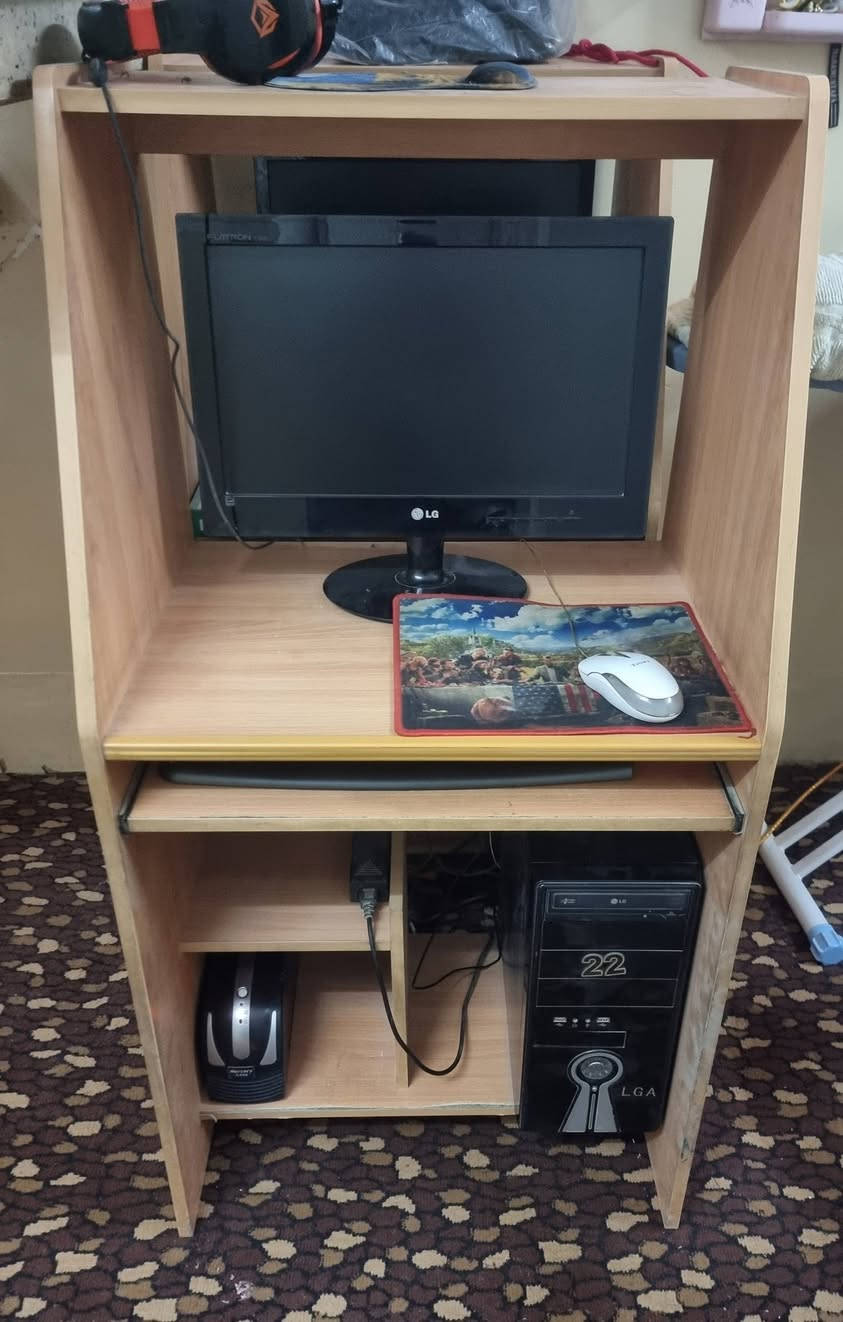 السلام عليكم 
للبيع ميوزة حاسبات مال قاعة نت عدد 14 ميز  
10 نفس اللون و 2 نفس اللون أيضآ و 2 كل ميز لون 
سعر الميز 25 ألف مكاني بغداد الراشدية 
للإستفسار ألاتصال على الرقم  ***********
