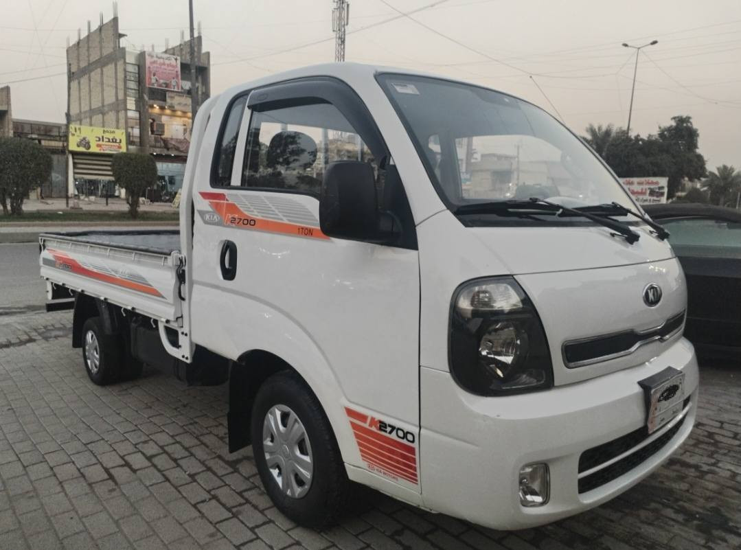 كيه بنكو 2700.  موديل2015 واسط. الماني مشروع وطني سنويه 2027 شاصي وكير اكسل نظيفات
 مكينه بيه خيط بخار صدر وتخم تاير نظيف مكفولة من الضربه السعر 105
رقم الهاتف ***********
