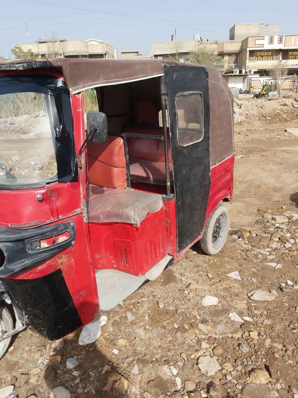 سلام عليكم تكتك بكستاني موديل 17 رقم سنويه انكليزي تحوير مباشر السعر مليونين وبيه مجال قليل العنوان بغداد الحسينيه مال راشديه قرب المرور الشراي   يتصل ***********
